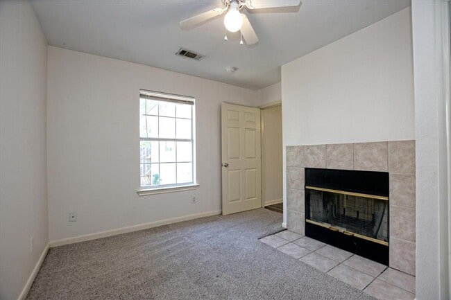 Building Photo - 101 S Mockingbird Cir