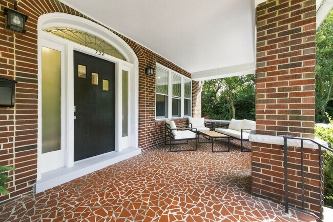 Building Photo - 734 Shirley Ave