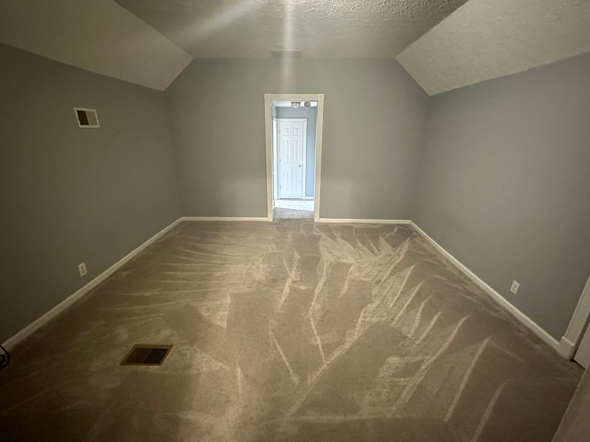 Building Photo - 1592 E 236th St