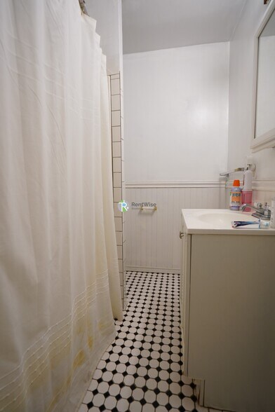 Building Photo - 62 Egmont St