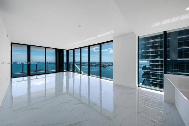 Building Photo - 700 NE 24th St