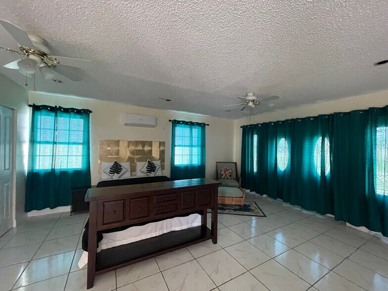 Building Photo - 12840 SW 11th Pl