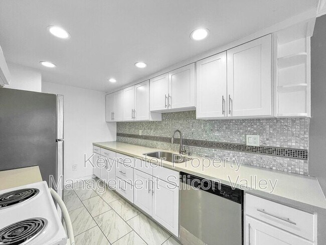 Building Photo - 547 Groth Pl