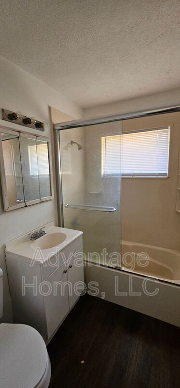 Building Photo - 7504 E 112th St