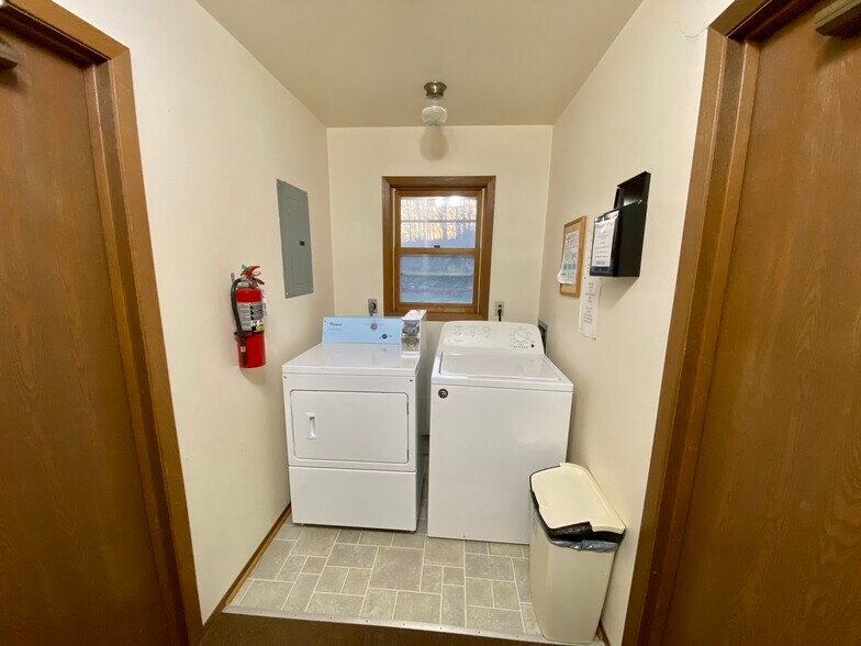 Building Photo - 425 King Olav Ln