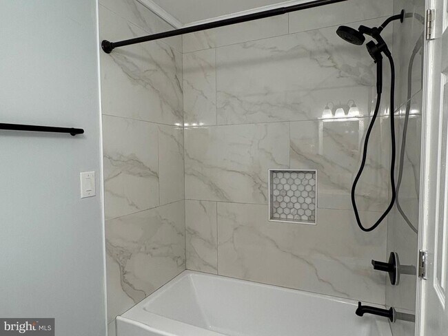 Building Photo - 12654 Valleywood Dr