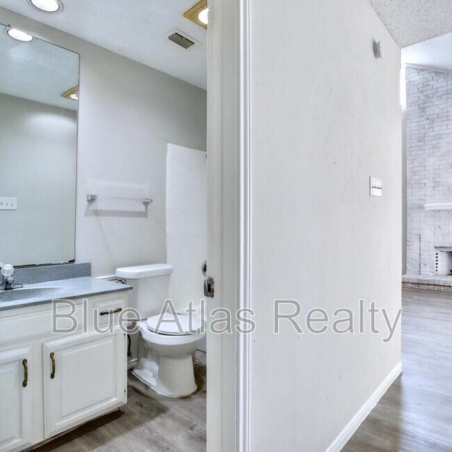 Building Photo - 712 Via Miramonte