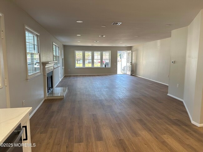 Building Photo - 4B Winthrop Pl