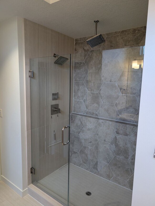 Building Photo - Stunning Modern Home in South Burlingame -...