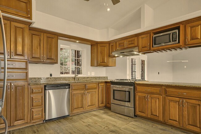 Building Photo - Upper Valley 3 Bedroom 2 Bath