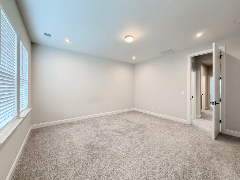 Building Photo - 829 Amley Pl