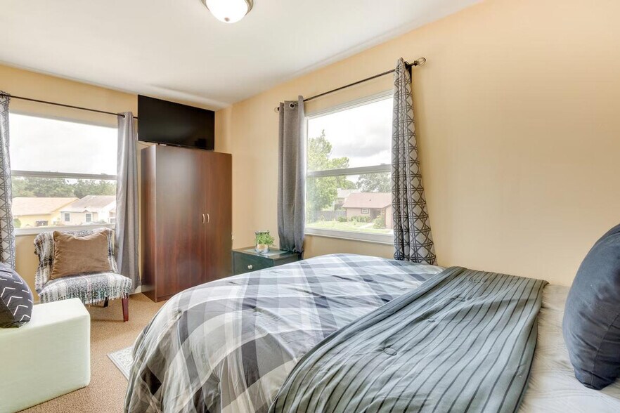 Building Photo - 7232 Lazy Hill Dr