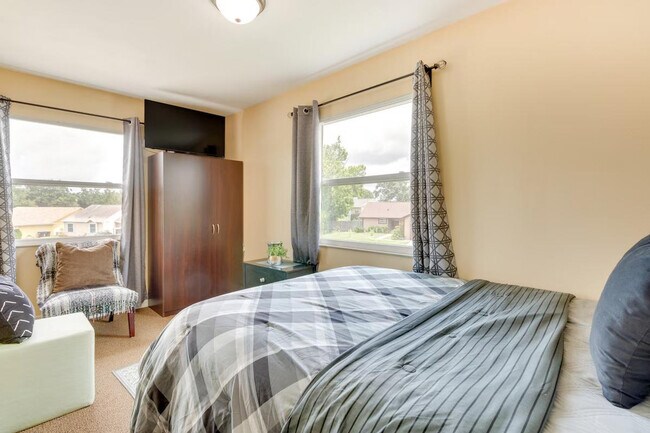 Building Photo - 7232 Lazy Hill Dr