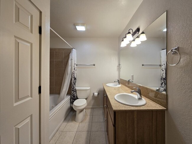 Building Photo - 601 W San Mateo Blvd