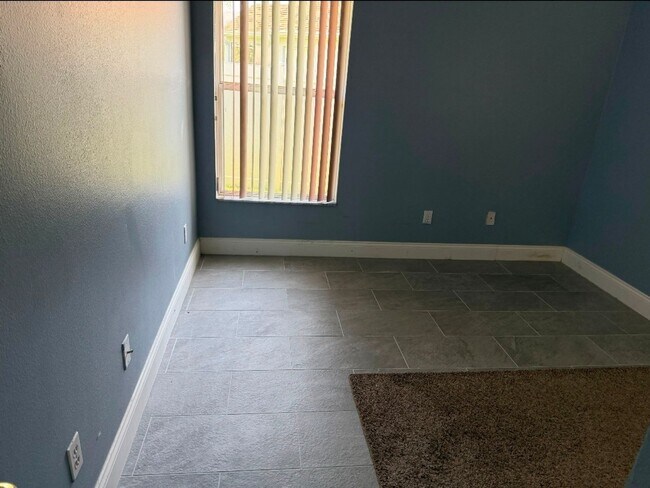 Building Photo - 4 BED / 2 BATH / 2 CAR GARAGE - ORLANDO (HUNTER'S CREEK)