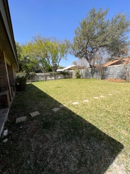 Building Photo - 1218 Saint John Loop