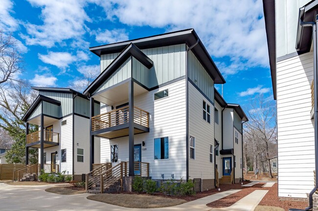 Building Photo - **OFFERING WAIVED APPLICATION FEES & $300 ...
