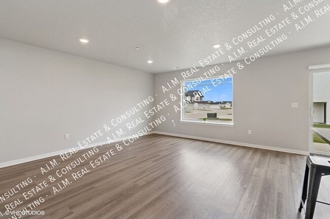 Building Photo - 1100 Edgeland St SW