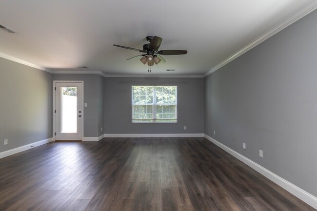 Building Photo - 920 Warrior Hill Dr