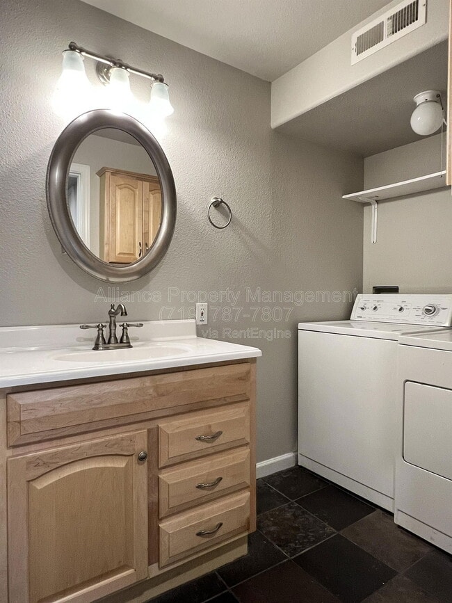 Building Photo - 5851 Granby Hill Dr