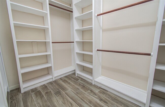 Building Photo - 1230 Blue Leaf Dr