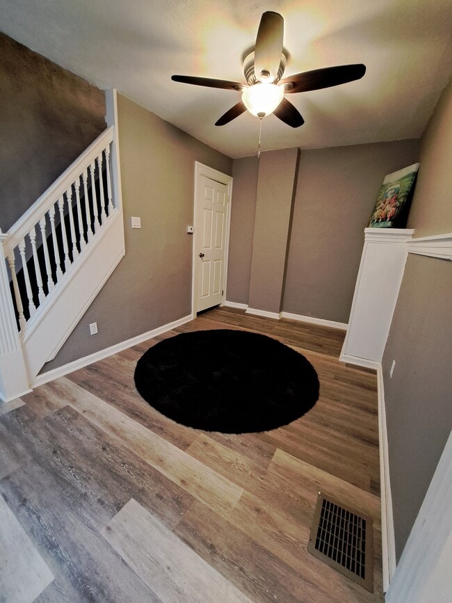 Building Photo - 120 S Monmouth St