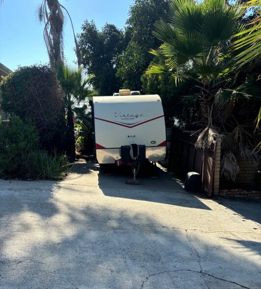 Building Photo - 315 Osborne St