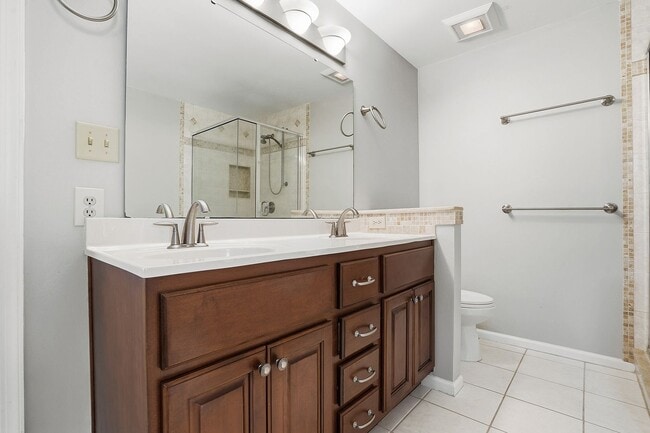 Building Photo - SPACIOUS AND BEAUTIFUL HOME IN DESIRABLE APEX