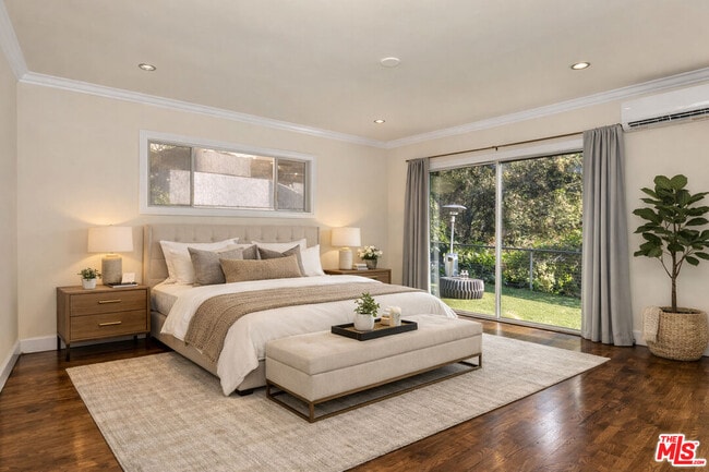 Building Photo - 9549 Dalegrove Dr