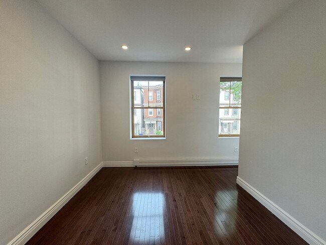 Building Photo - 212 Chelsea St