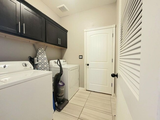Building Photo - Amazing 3 bedroom 2 bath home in West El Paso!