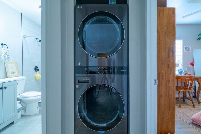 Building Photo - 6430 Montezuma Rd