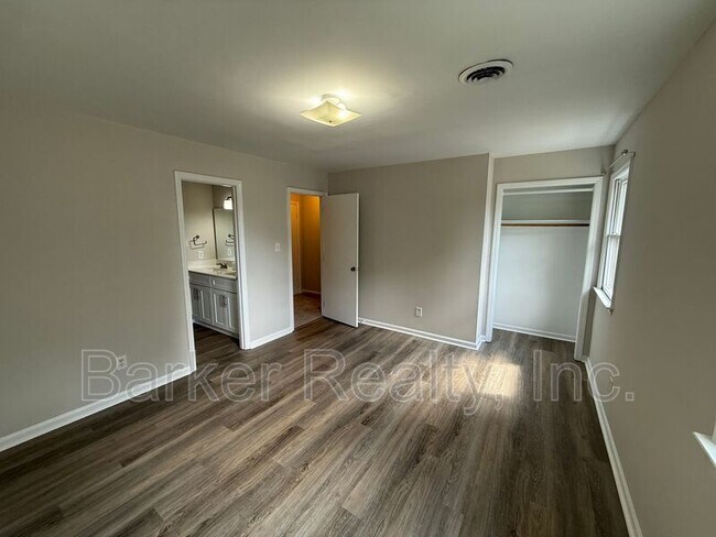 Building Photo - 101 Greengate Ct