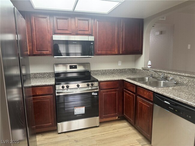 Building Photo - 2112 Sunfish Dr