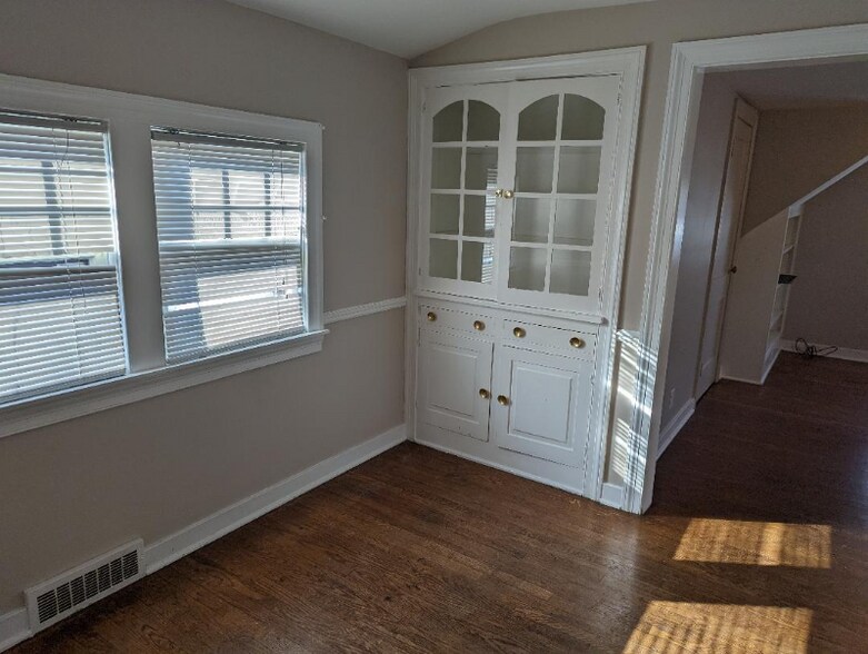 Building Photo - 916 S Webster St