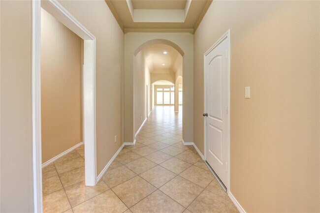 Building Photo - 5615 Stoneridge Ct