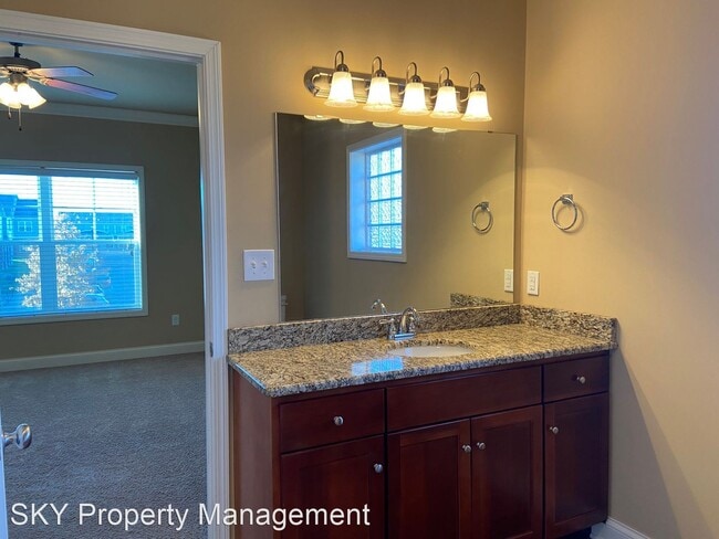 Building Photo - 1 br, 1 bath Apartment - Village at Tradit...