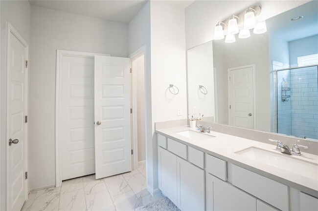 Building Photo - 301 Elm Br Trl