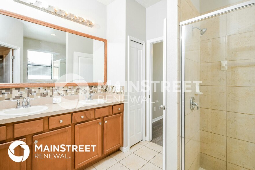 Building Photo - 4632 Doral Park Ave