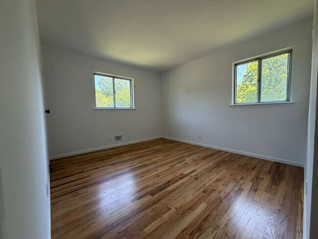 Building Photo - Spacious 4-Bedroom Home with Functional Layout, Backyard Access & Attached Garage