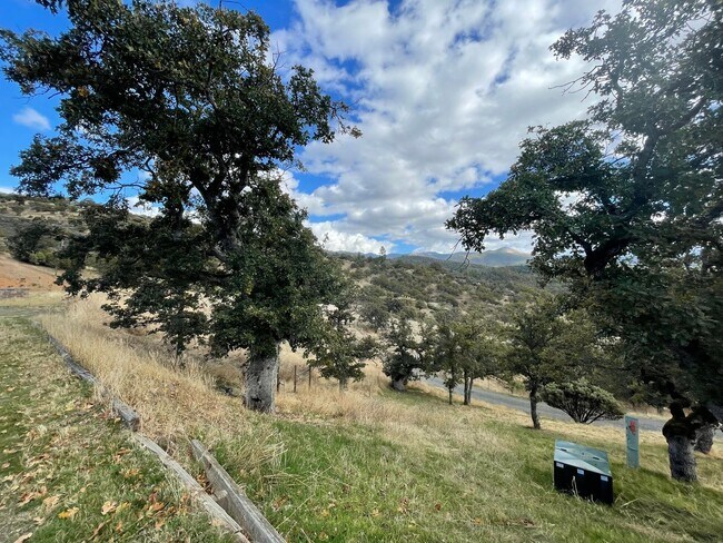 Building Photo - Rural 3 Bedroom, 2 Bath - Ruch & Applegate River Area