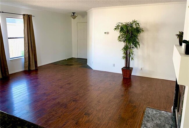 Building Photo - 2907 Donnell Dr