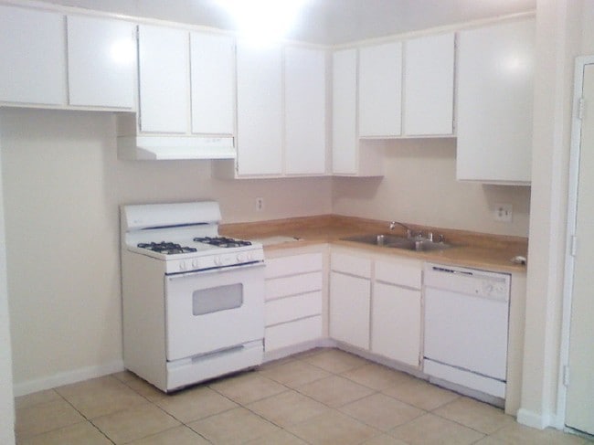 Kitchen - Vincent Village Apartments