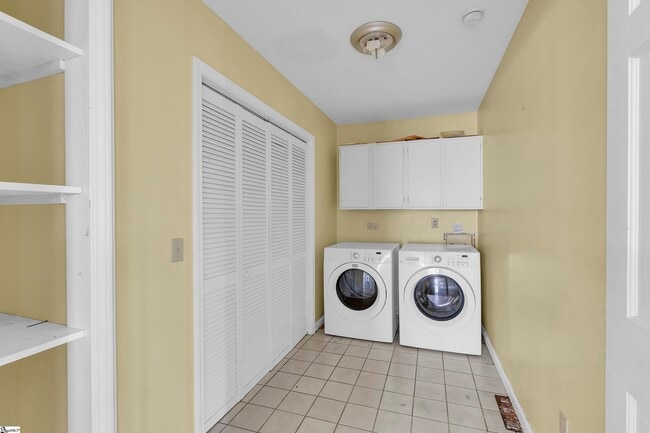 Building Photo - 203 Roper Mountain Rd Ext