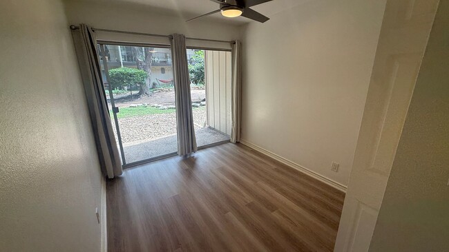 Building Photo - Gorgeous Condo nestled right on Lady Bird Lake!