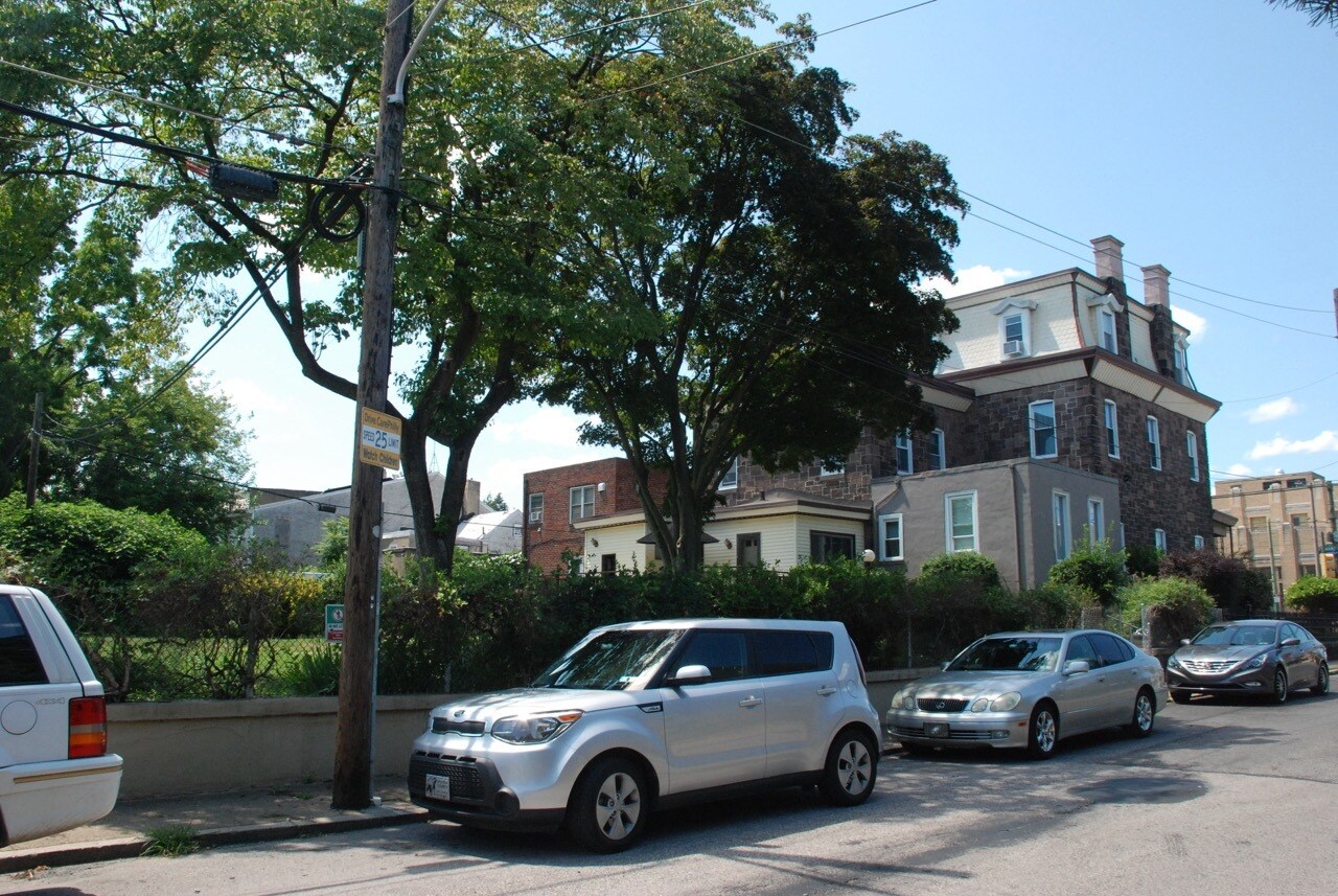 Building Photo - 8139 Frankford Ave