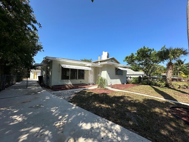 Building Photo - 415 49th St
