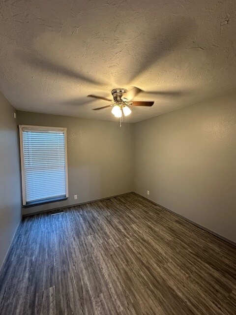 Building Photo - 4623 Hemlock Ln