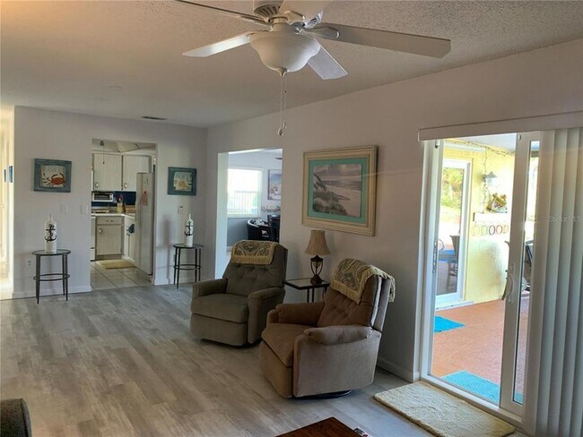 Building Photo - 571 Bellaire Dr