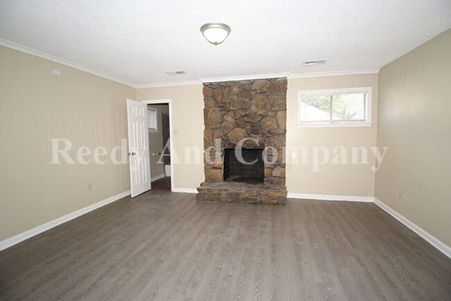 Building Photo - 324 McFarland Dr